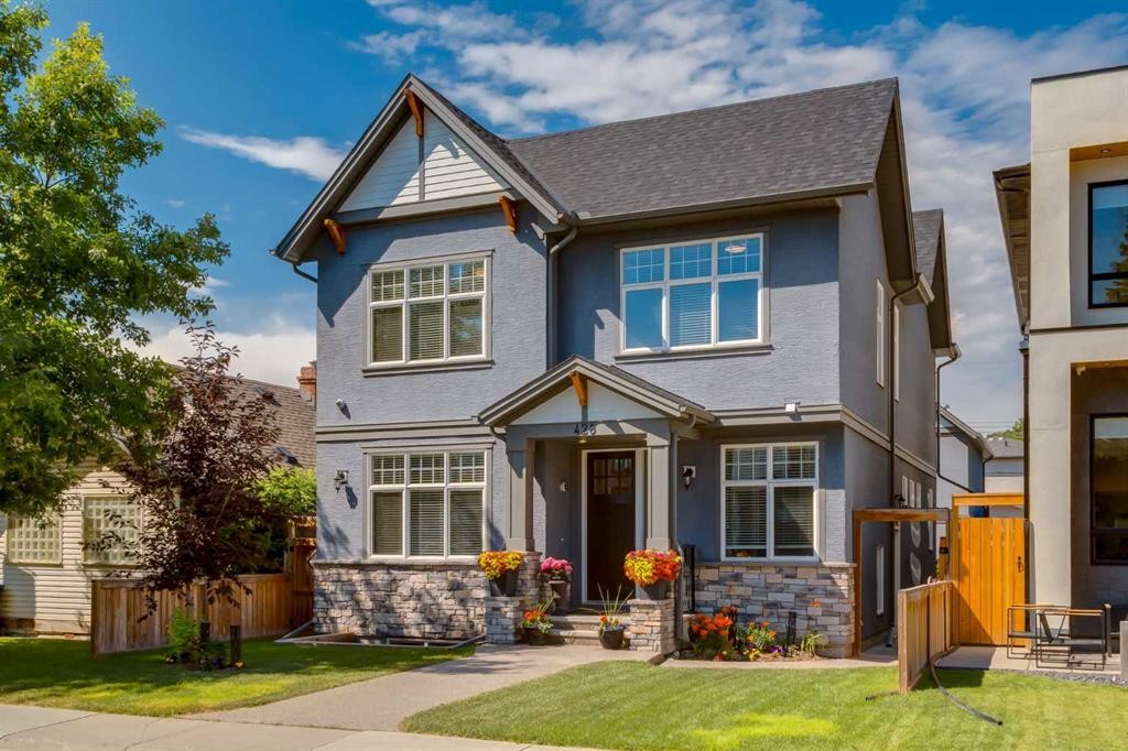 428 21 Avenue Ne, Calgary, AB - Outdoor With Facade