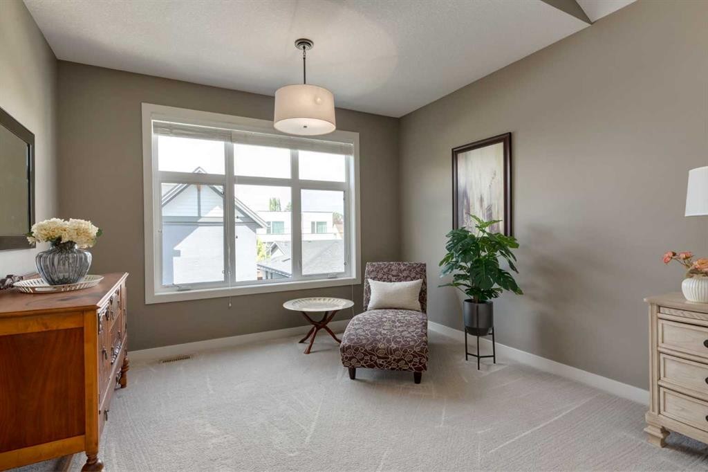 428 21 Avenue Ne, Calgary, AB - Indoor