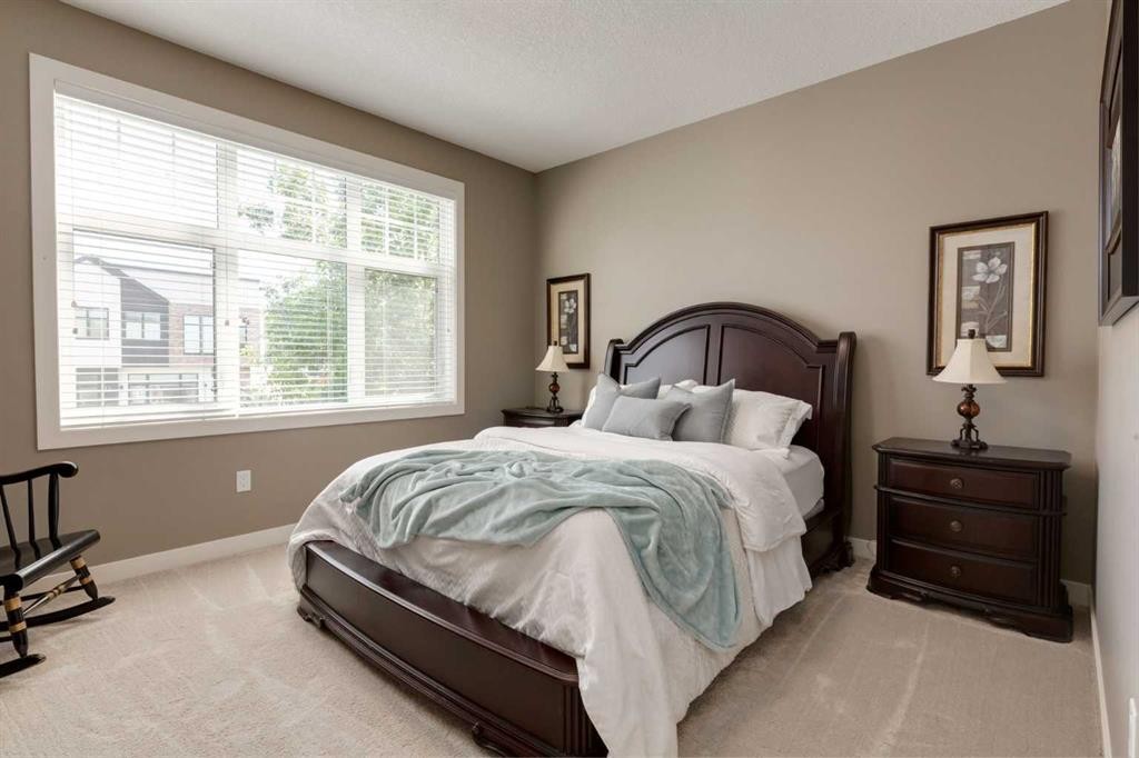 428 21 Avenue Ne, Calgary, AB - Indoor Photo Showing Bedroom