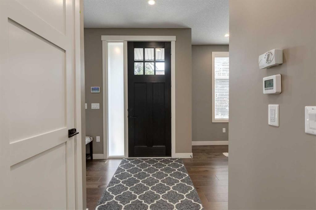 428 21 Avenue Ne, Calgary, AB - Indoor Photo Showing Other Room