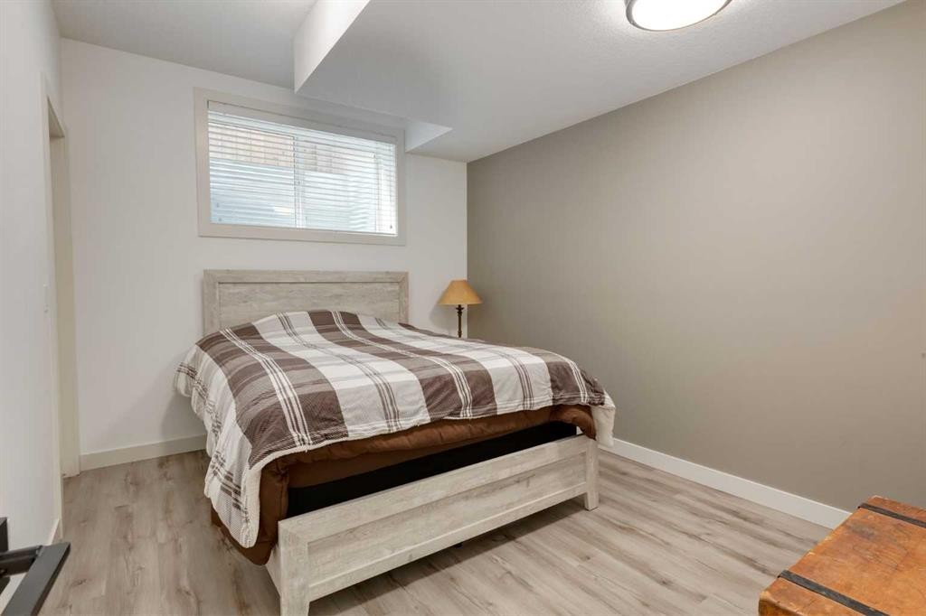428 21 Avenue Ne, Calgary, AB - Indoor Photo Showing Bedroom