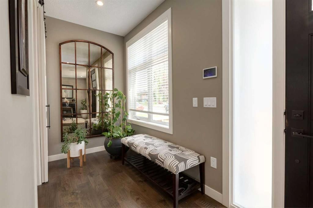 428 21 Avenue Ne, Calgary, AB - Indoor