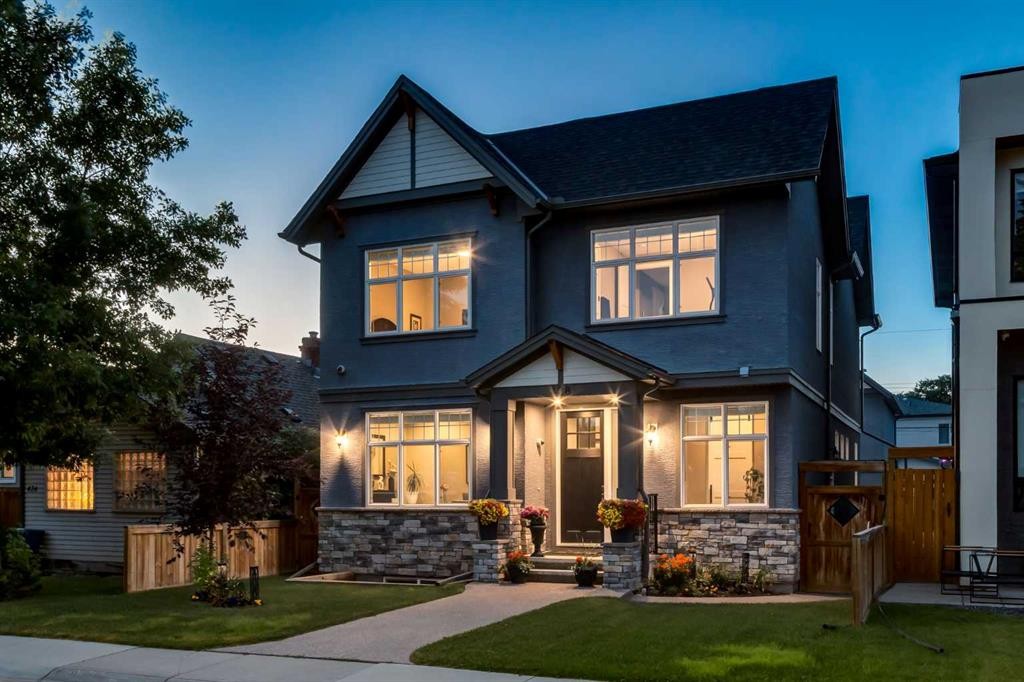 428 21 Avenue Ne, Calgary, AB - Outdoor With Facade
