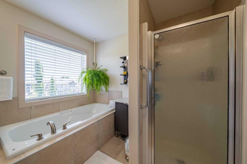 144 Everhollow Street Sw, Calgary, AB - Indoor Photo Showing Bathroom