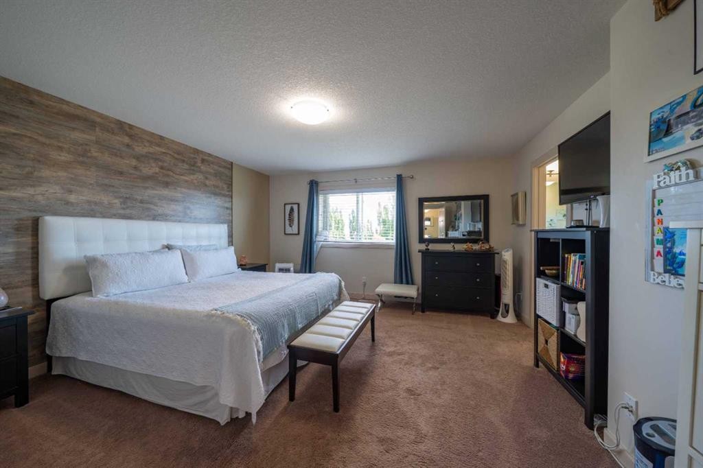 144 Everhollow Street Sw, Calgary, AB - Indoor Photo Showing Bedroom