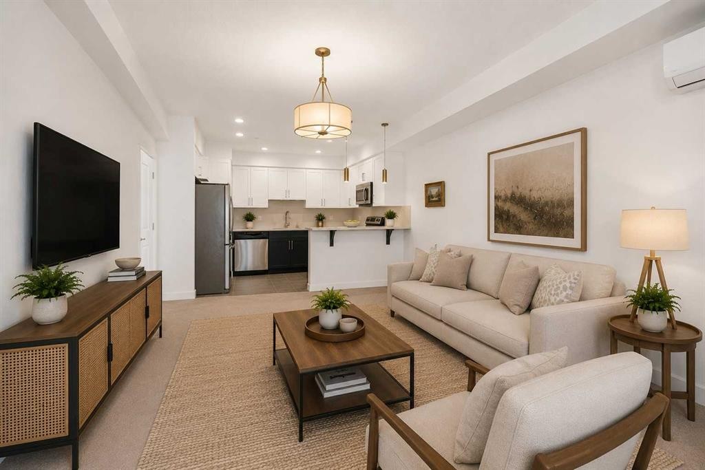 113-1005A Westmount Drive, Strathmore, AB - Indoor Photo Showing Living Room
