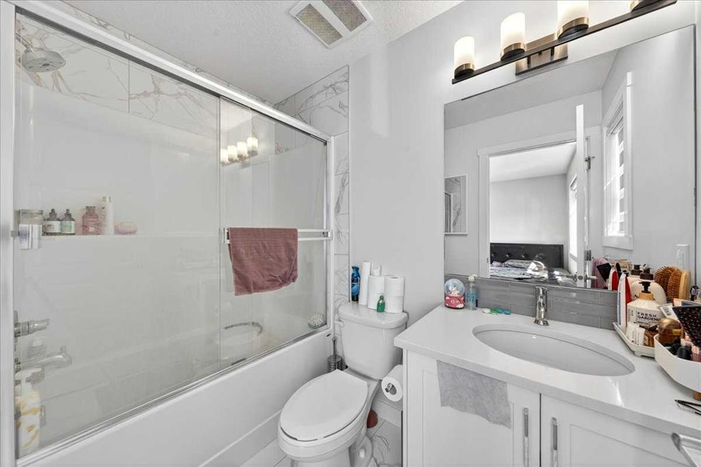 44 Saddlestone Way Ne, Calgary, AB - Indoor Photo Showing Bathroom