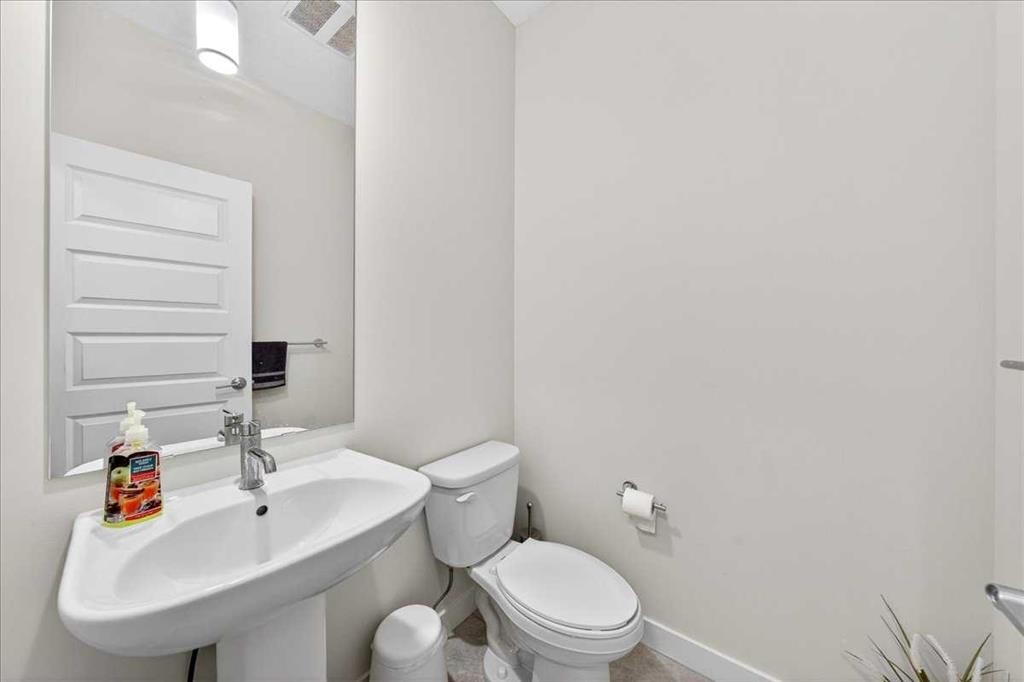 44 Saddlestone Way Ne, Calgary, AB - Indoor Photo Showing Bathroom