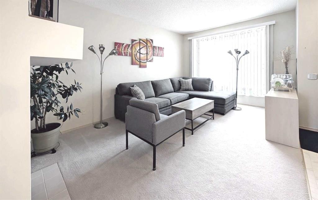 12 Shawbrooke Court Sw, Calgary, AB - Indoor Photo Showing Living Room