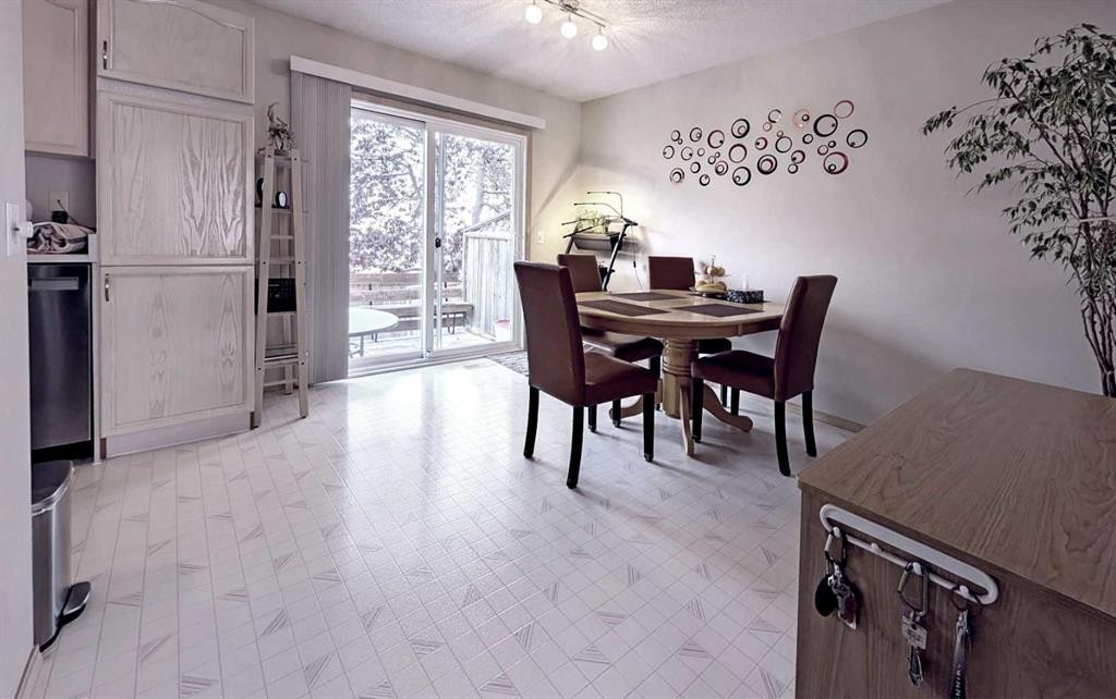 12 Shawbrooke Court Sw, Calgary, AB - Indoor Photo Showing Dining Room