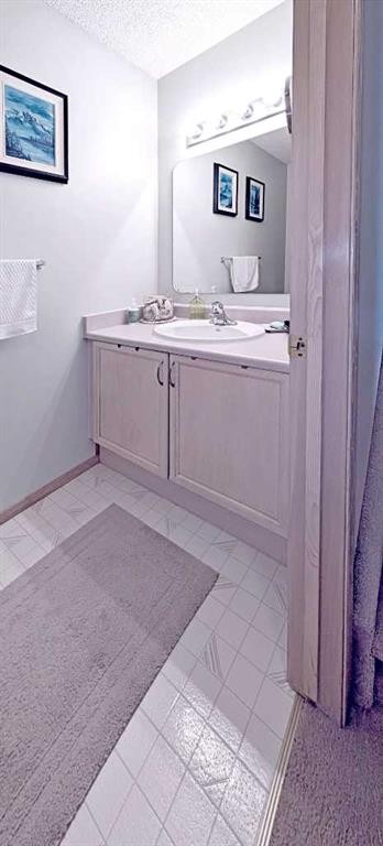 12 Shawbrooke Court Sw, Calgary, AB - Indoor Photo Showing Bathroom