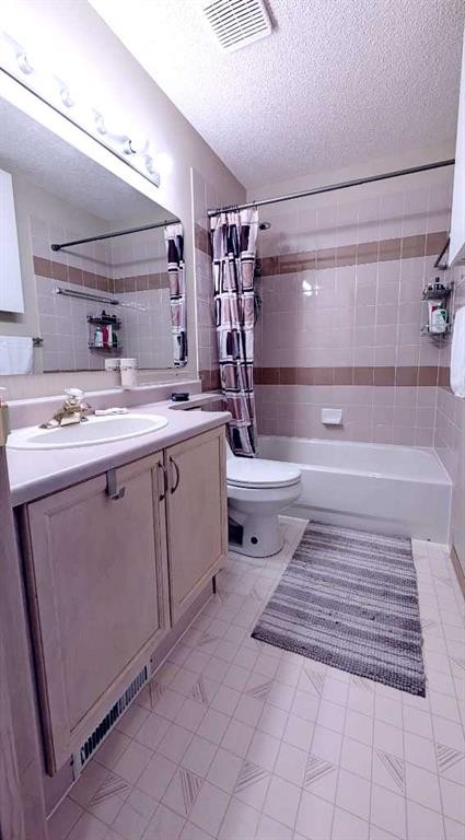 12 Shawbrooke Court Sw, Calgary, AB - Indoor Photo Showing Bathroom
