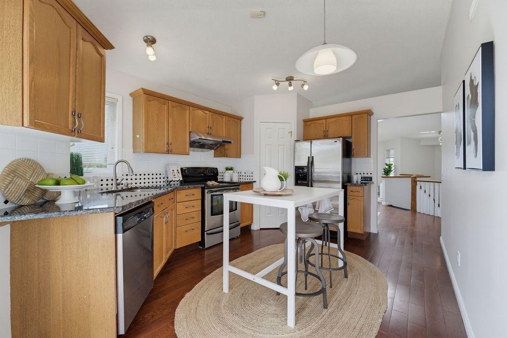 359 Hidden Ranch Place Nw, Calgary, AB - Indoor Photo Showing Kitchen