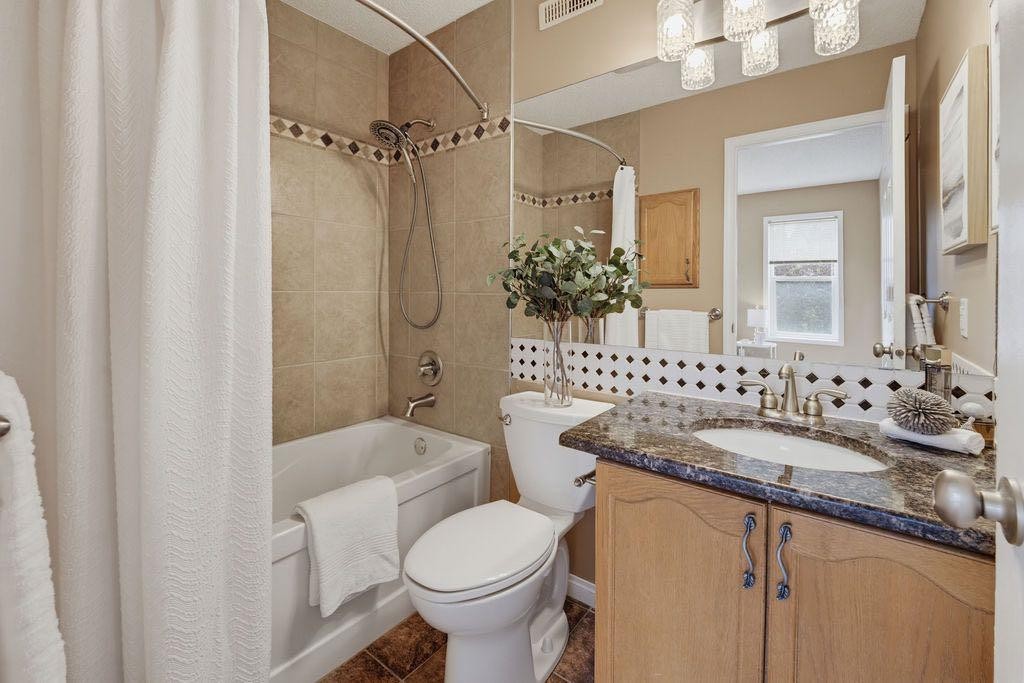 359 Hidden Ranch Place Nw, Calgary, AB - Indoor Photo Showing Bathroom