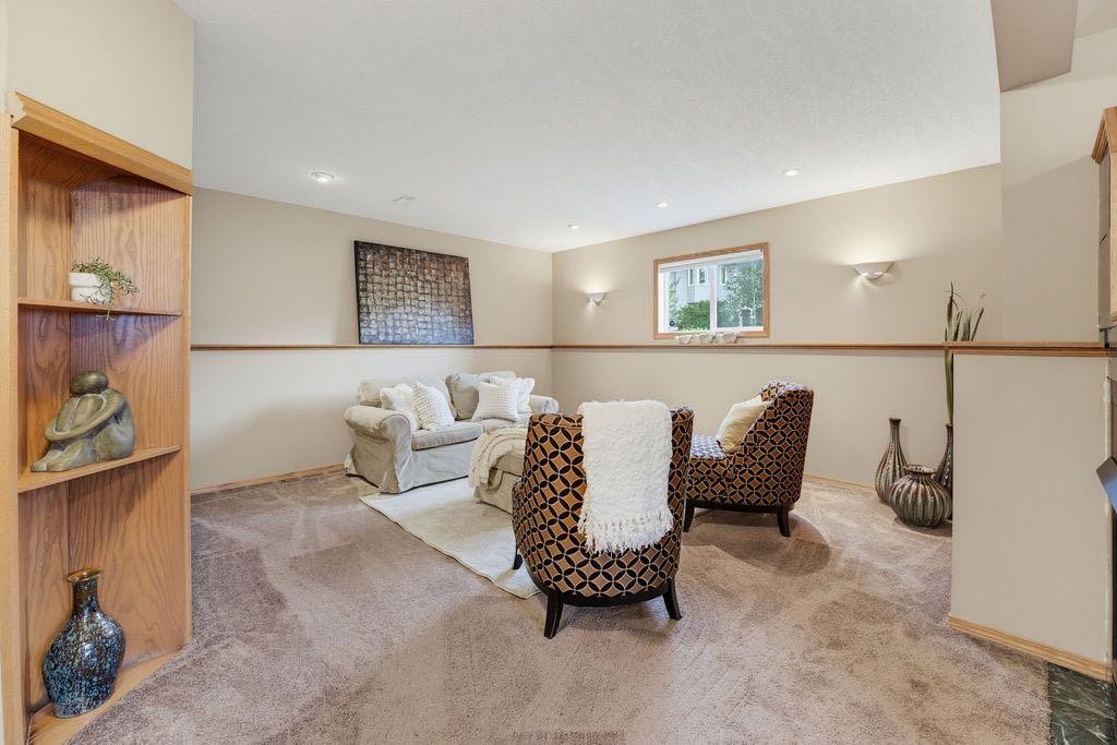 359 Hidden Ranch Place Nw, Calgary, AB - Indoor