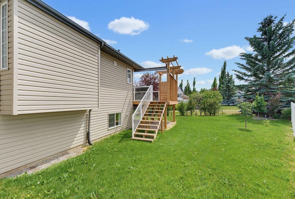 359 Hidden Ranch Place Nw, Calgary, AB - Outdoor
