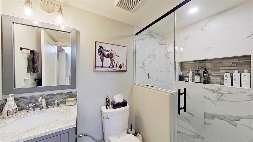 7 Bridlecrest Boulevard Sw, Calgary, AB - Indoor Photo Showing Bathroom