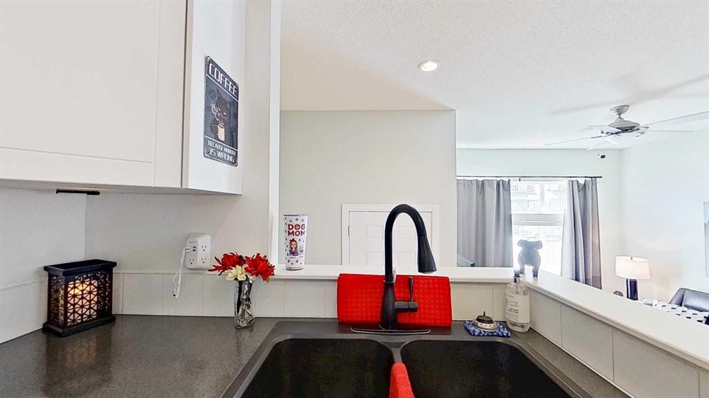 7 Bridlecrest Boulevard Sw, Calgary, AB - Indoor Photo Showing Other Room