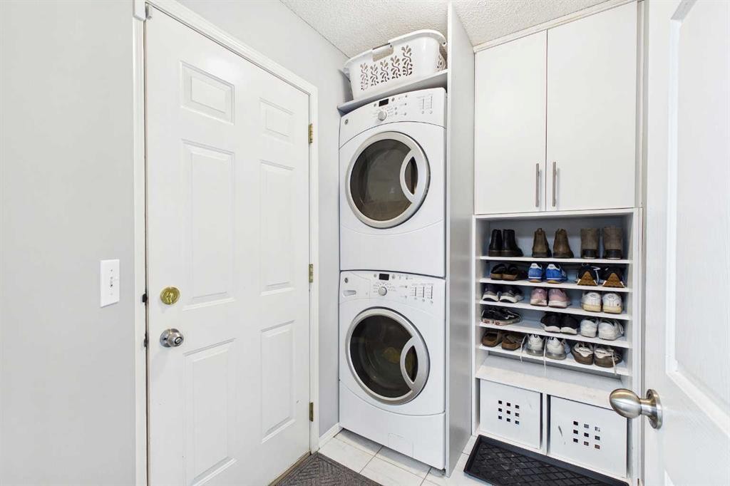 70 Coventry Crescent Ne, Calgary, AB - Indoor Photo Showing Laundry Room