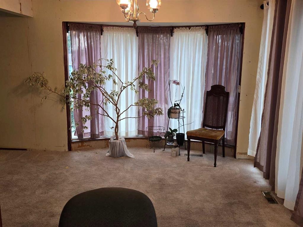 6803 Dalmeny Gate Nw, Calgary, AB - Indoor Photo Showing Other Room