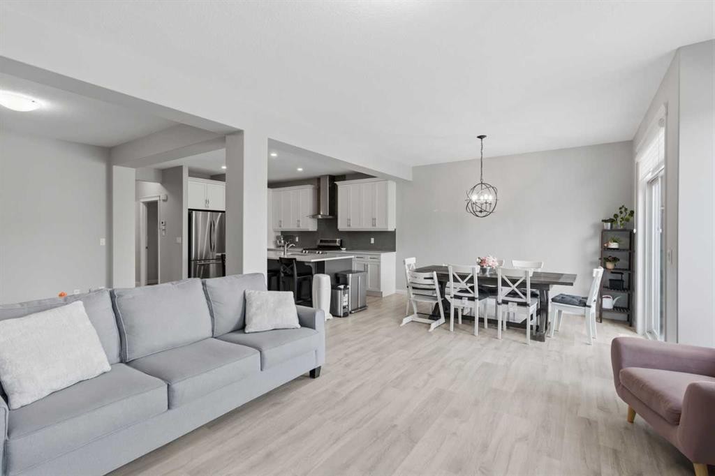 283 Nolanhurst Crescent Nw, Calgary, AB - Indoor Photo Showing Living Room