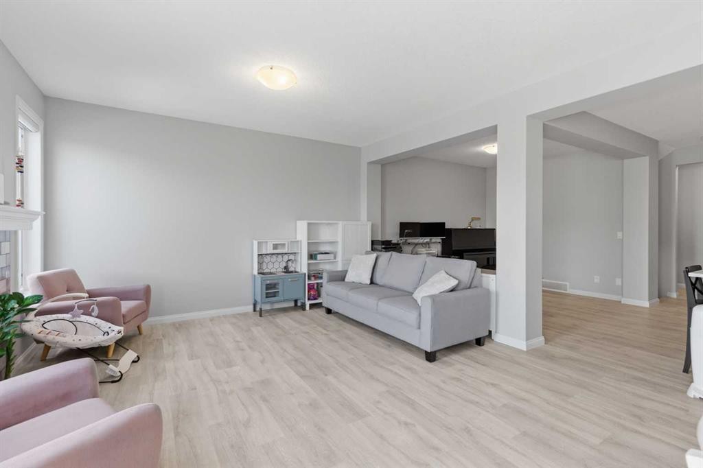283 Nolanhurst Crescent Nw, Calgary, AB - Indoor Photo Showing Living Room