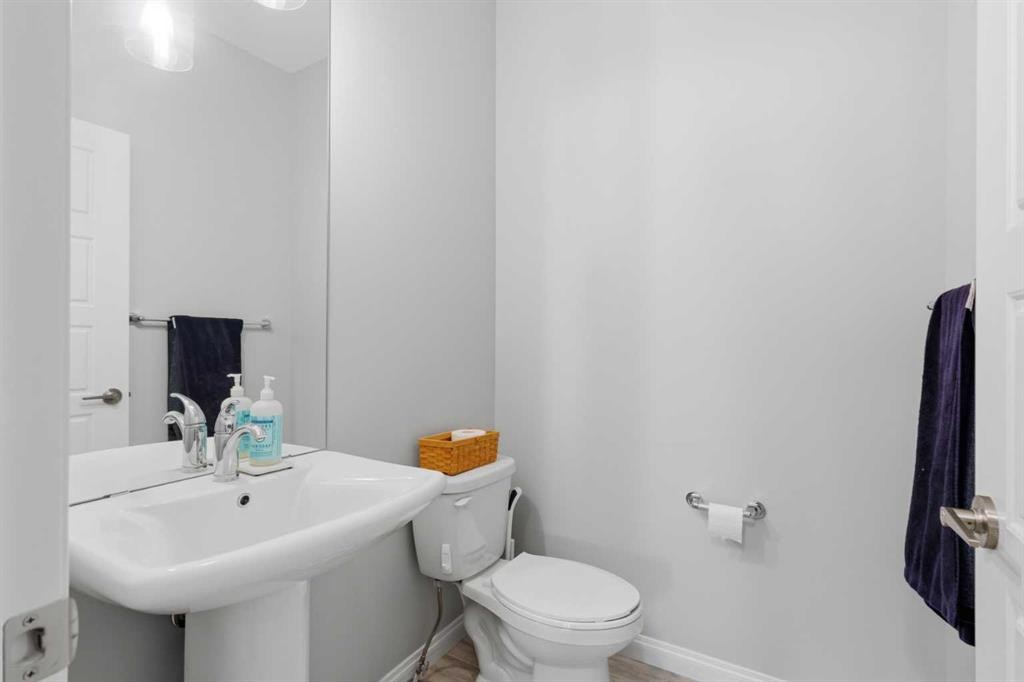 283 Nolanhurst Crescent Nw, Calgary, AB - Indoor Photo Showing Bathroom