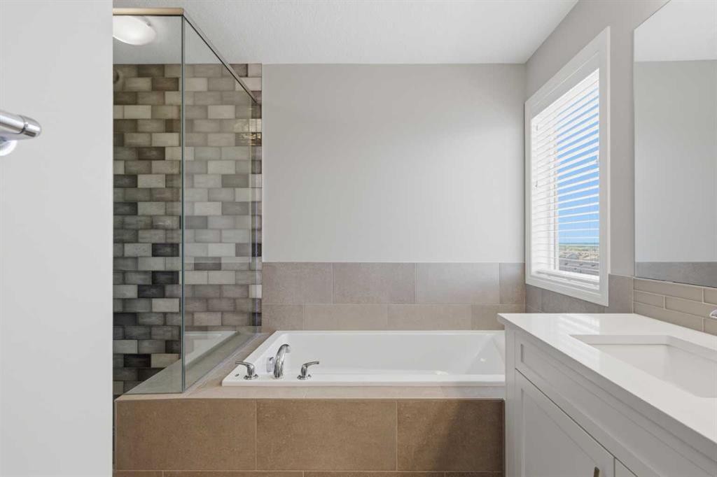 283 Nolanhurst Crescent Nw, Calgary, AB - Indoor Photo Showing Bathroom