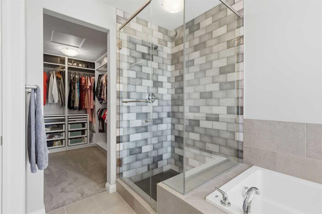 283 Nolanhurst Crescent Nw, Calgary, AB - Indoor Photo Showing Bathroom