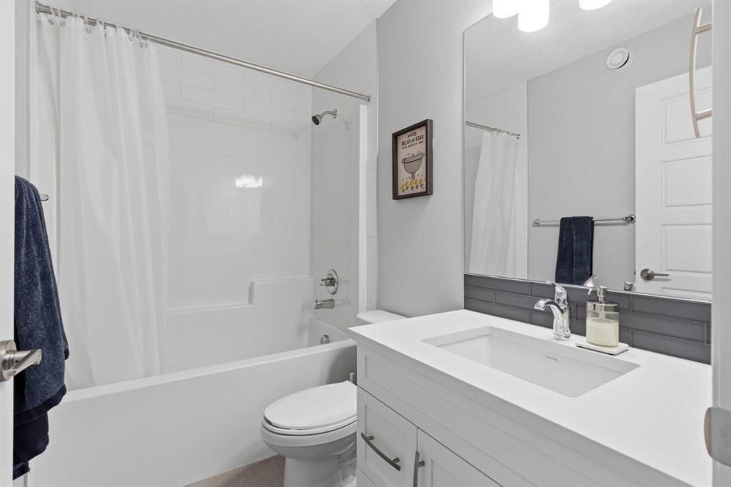 283 Nolanhurst Crescent Nw, Calgary, AB - Indoor Photo Showing Bathroom