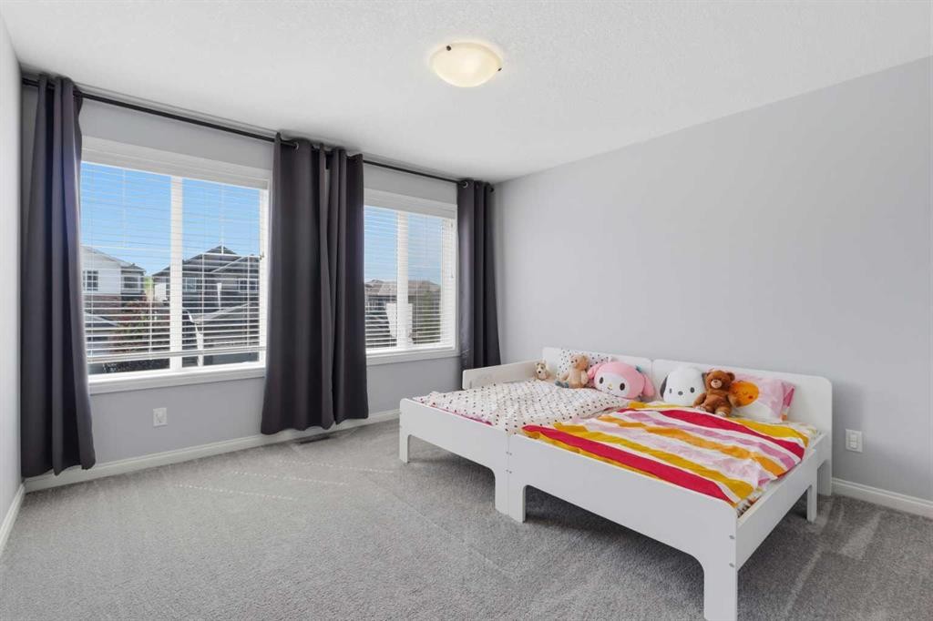 283 Nolanhurst Crescent Nw, Calgary, AB - Indoor Photo Showing Bedroom