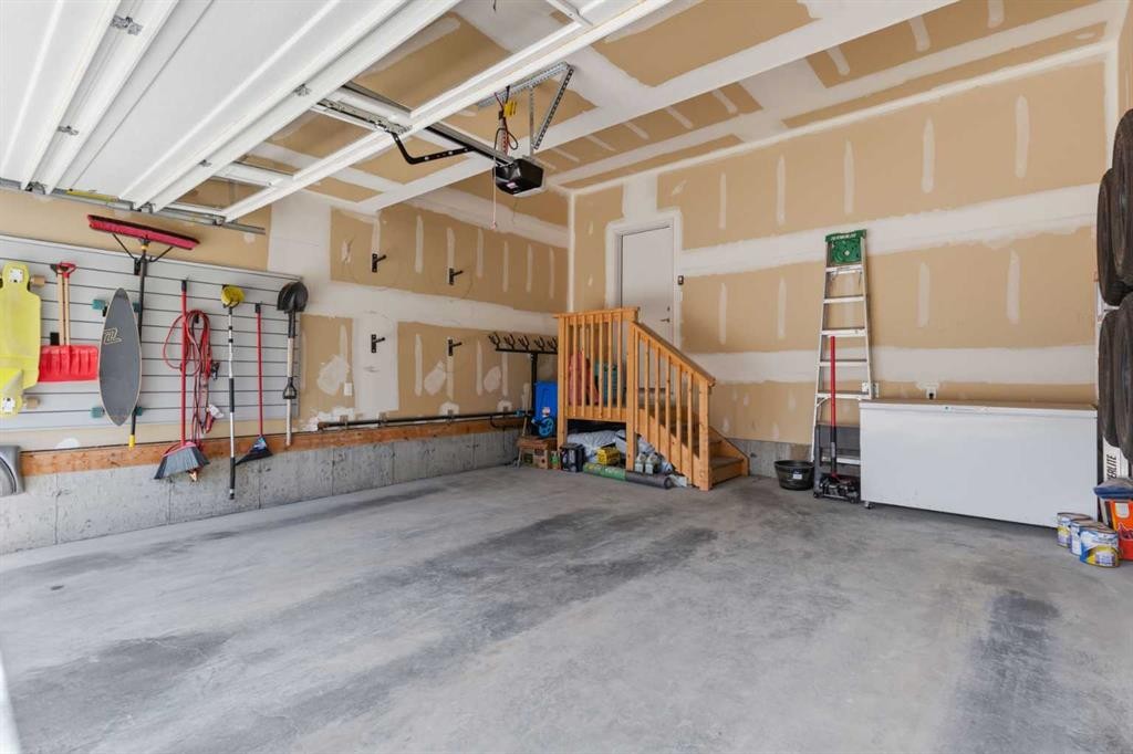 283 Nolanhurst Crescent Nw, Calgary, AB - Indoor Photo Showing Garage
