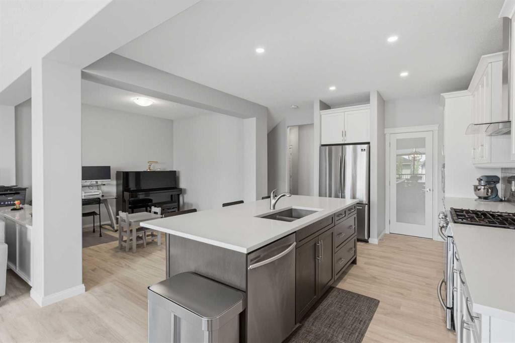 283 Nolanhurst Crescent Nw, Calgary, AB - Indoor Photo Showing Kitchen With Double Sink With Upgraded Kitchen