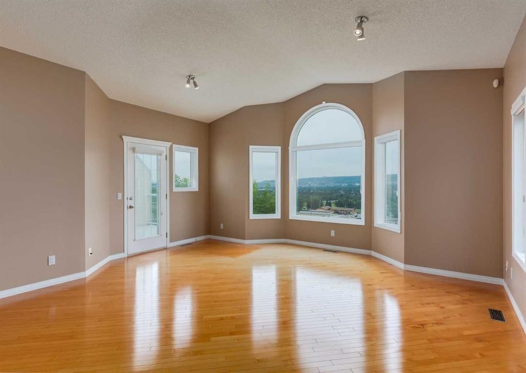 115 Scimitar Heath Nw, Calgary, AB - Indoor Photo Showing Other Room