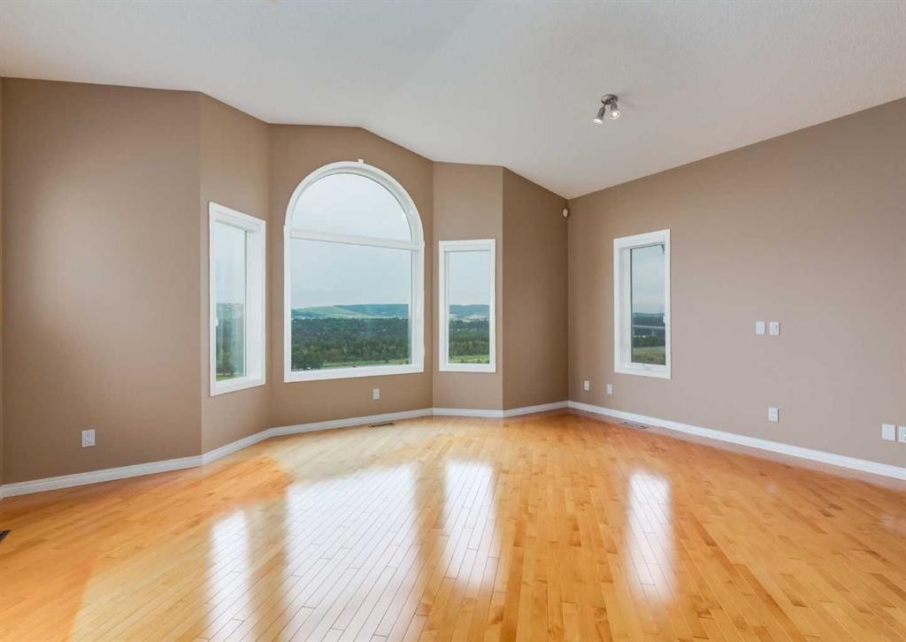 115 Scimitar Heath Nw, Calgary, AB - Indoor Photo Showing Other Room