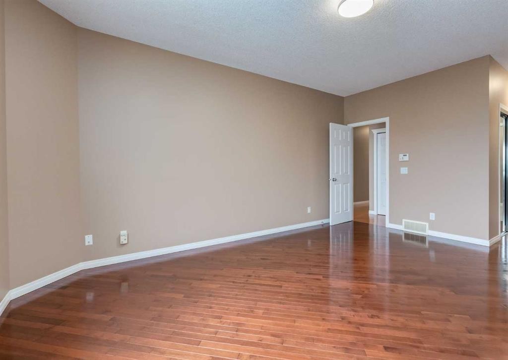 115 Scimitar Heath Nw, Calgary, AB - Indoor Photo Showing Other Room