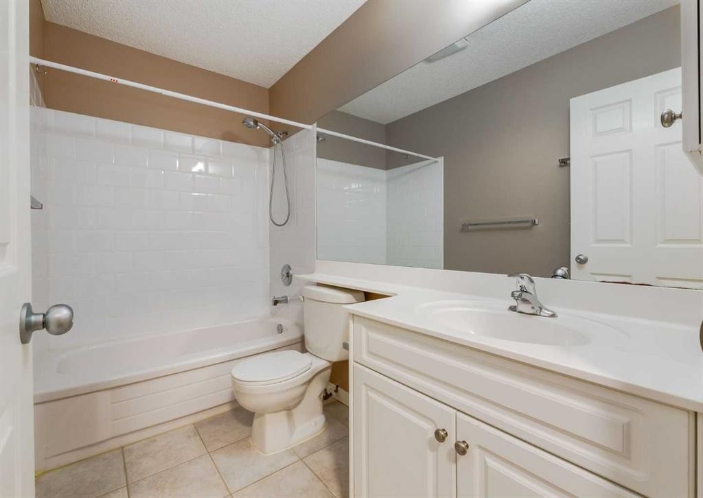 115 Scimitar Heath Nw, Calgary, AB - Indoor Photo Showing Bathroom