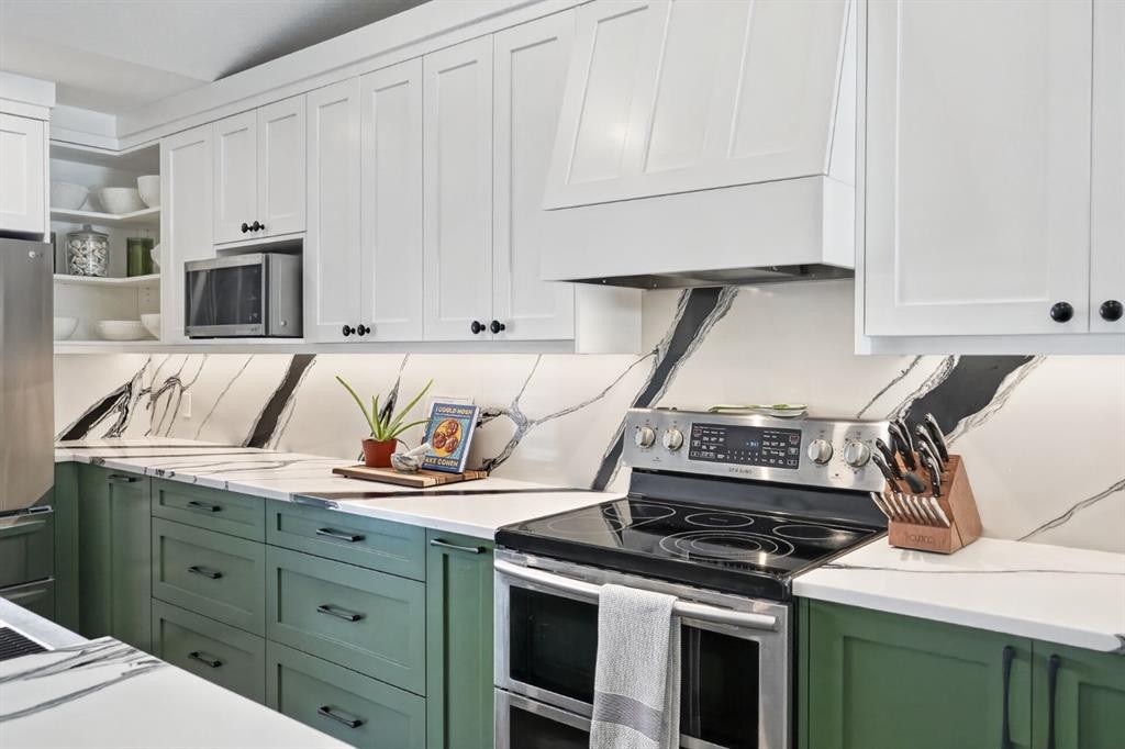 107 Edgevalley Close Nw, Calgary, AB - Indoor Photo Showing Kitchen