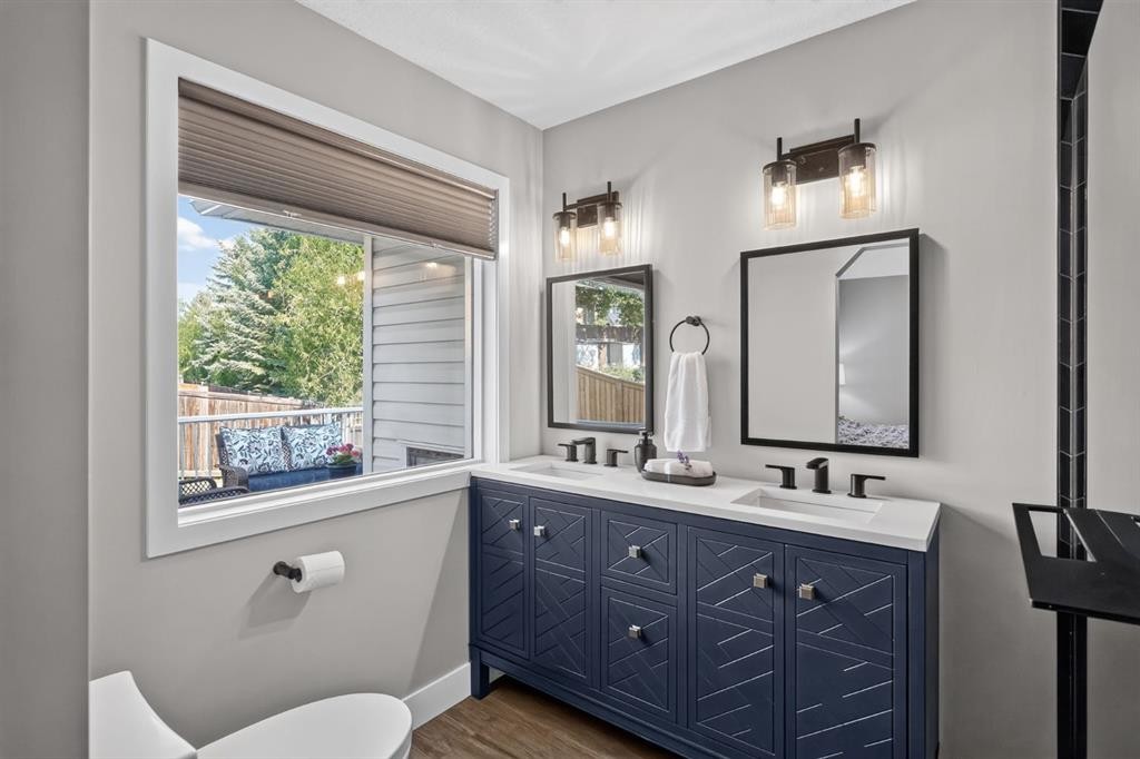 107 Edgevalley Close Nw, Calgary, AB - Indoor Photo Showing Bathroom
