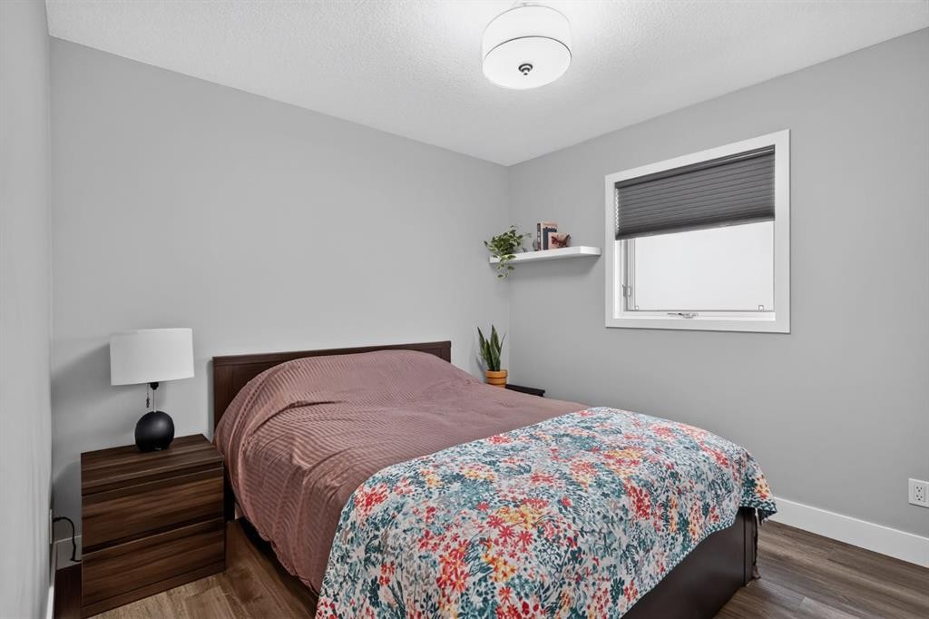 107 Edgevalley Close Nw, Calgary, AB - Indoor Photo Showing Bedroom