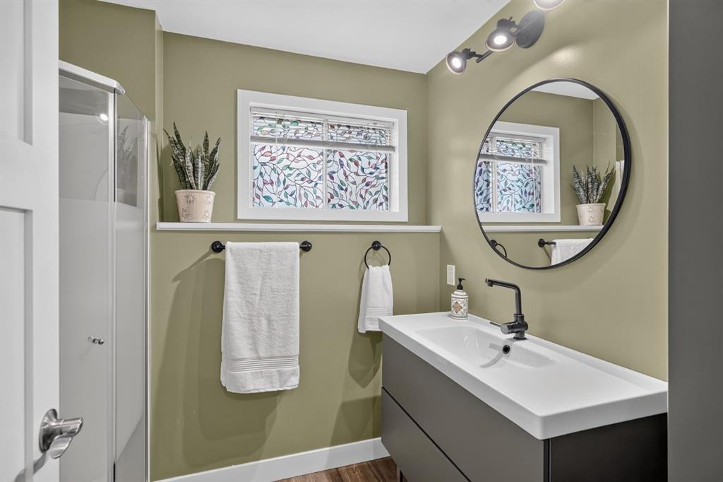 107 Edgevalley Close Nw, Calgary, AB - Indoor Photo Showing Bathroom