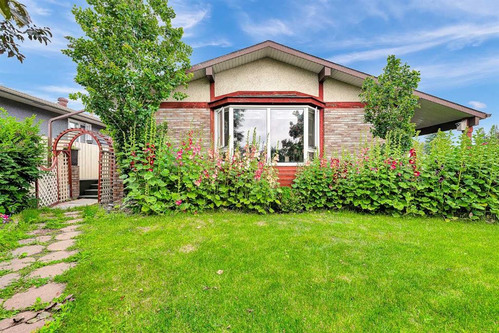 3722 Dover Ridge Drive Se, Calgary, AB - Outdoor