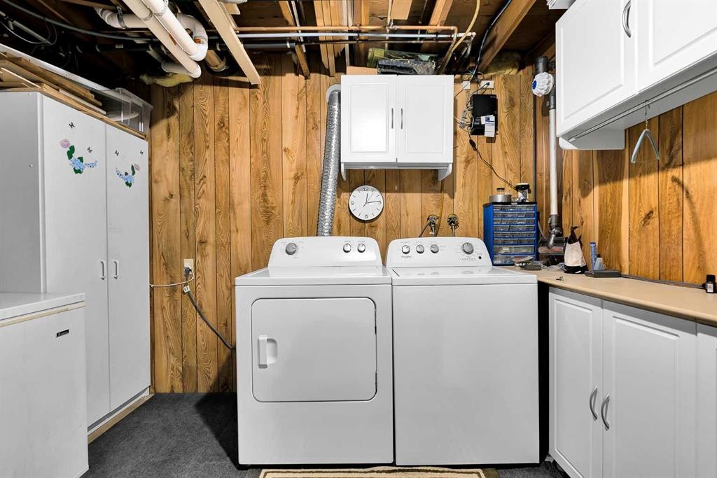 3722 Dover Ridge Drive Se, Calgary, AB - Indoor Photo Showing Laundry Room