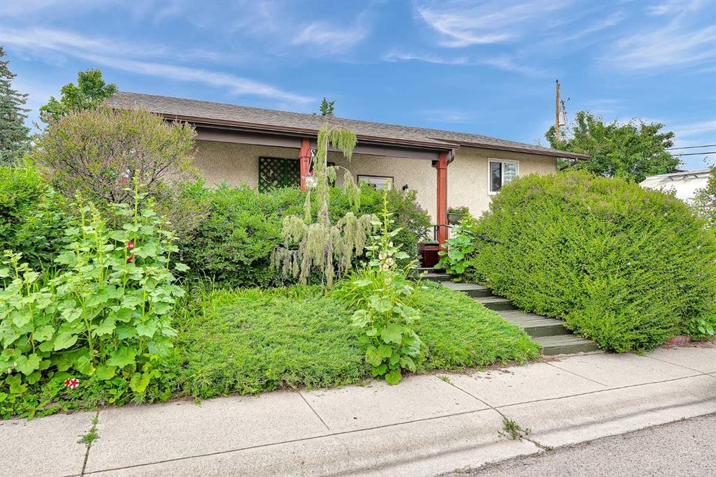 3722 Dover Ridge Drive Se, Calgary, AB - Outdoor