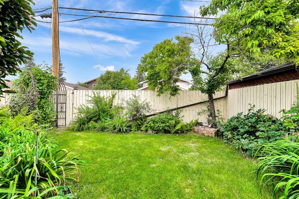 3722 Dover Ridge Drive Se, Calgary, AB - Outdoor