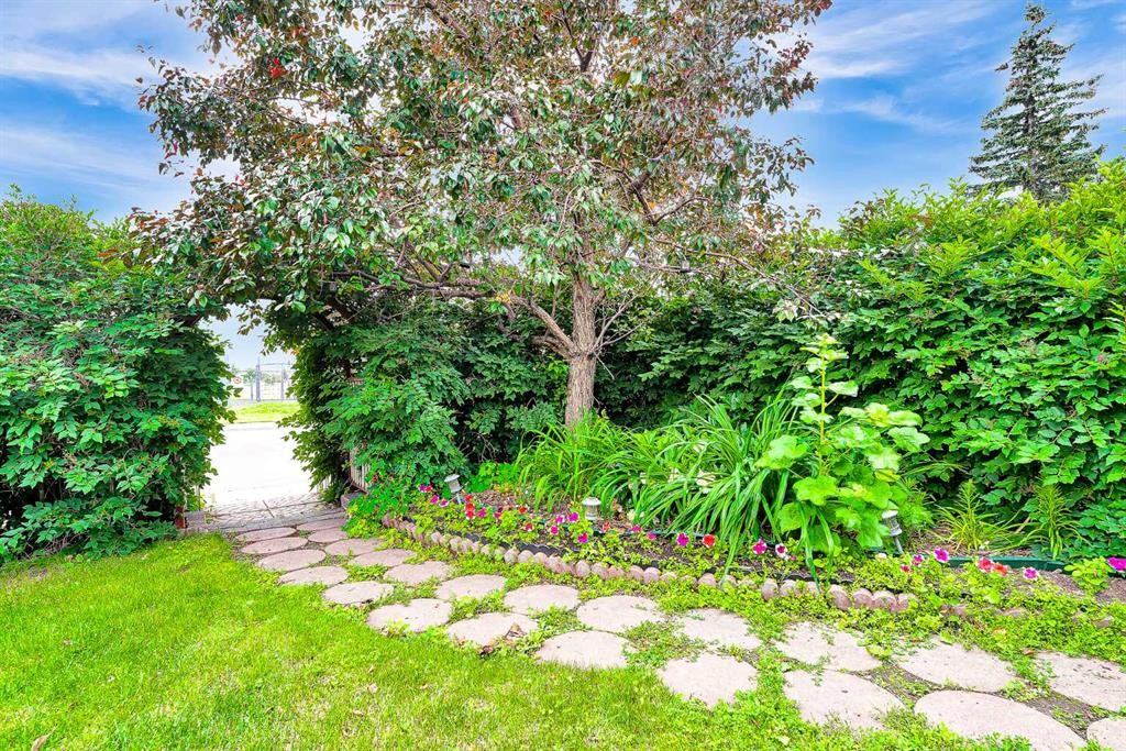 3722 Dover Ridge Drive Se, Calgary, AB - Outdoor