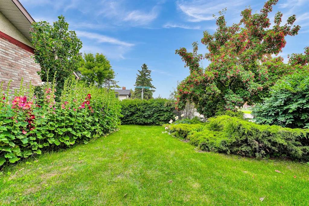 3722 Dover Ridge Drive Se, Calgary, AB - Outdoor
