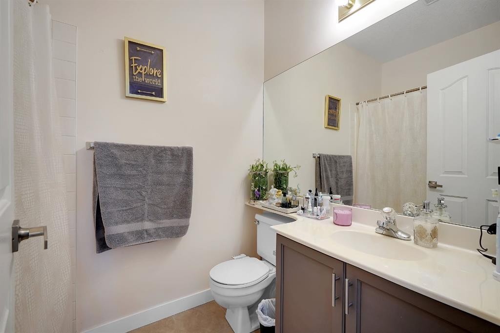 227-1920 14 Avenue Ne, Calgary, AB - Indoor Photo Showing Bathroom