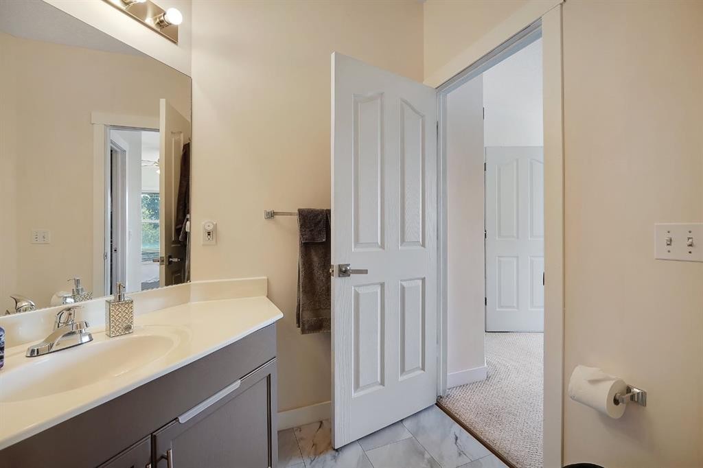 227-1920 14 Avenue Ne, Calgary, AB - Indoor Photo Showing Bathroom