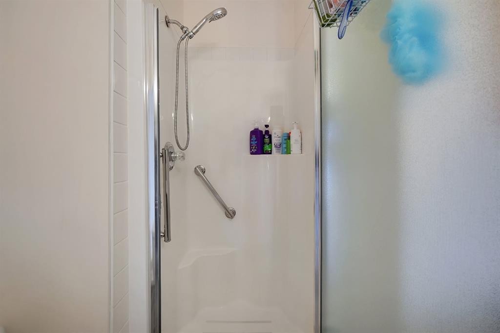 227-1920 14 Avenue Ne, Calgary, AB - Indoor Photo Showing Bathroom